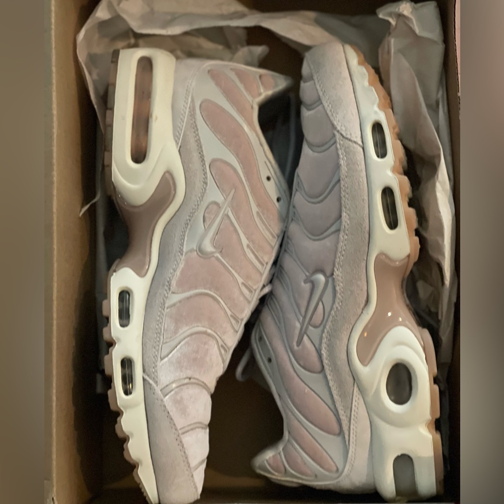 Wmns Air Max Plus LX 'Particle Rose - Picture 3 of 3